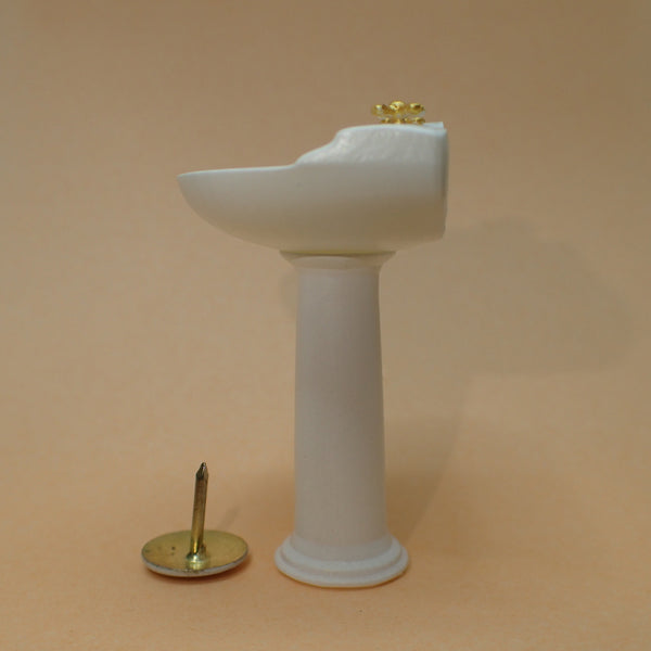 Traditional bathroom sink, 1/24th scale