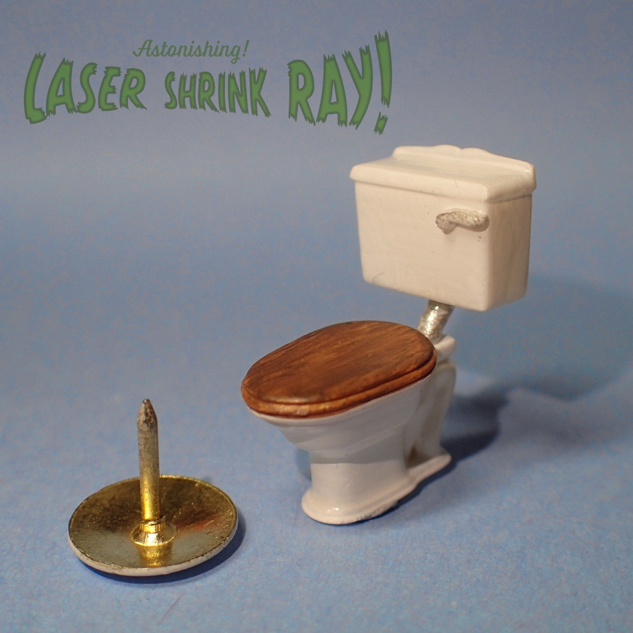 Traditional low cistern toilet, 1/48th scale