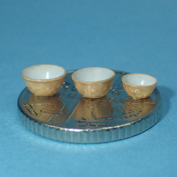 Kitchen mixing bowls set, 1/48th scale