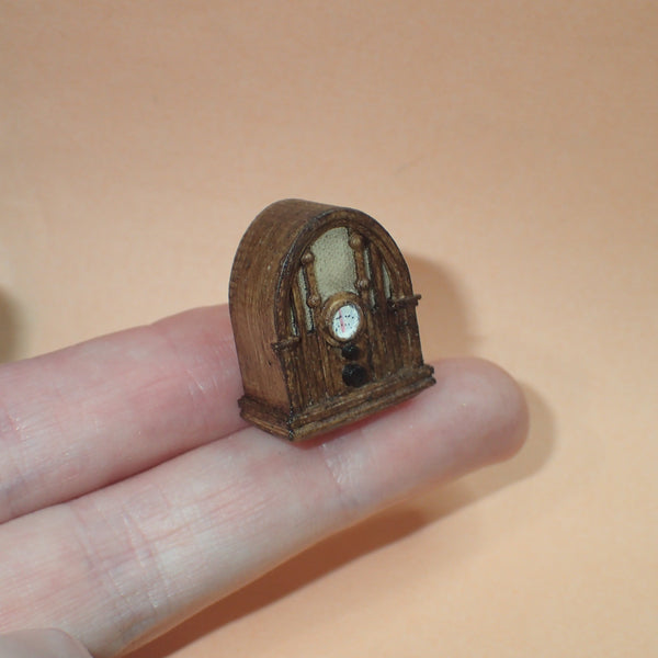 Art Deco radio, 1/24th scale