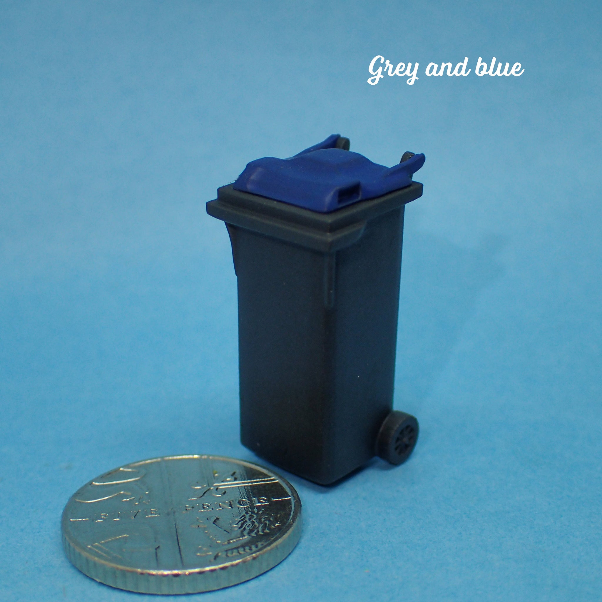 Wheelie bin/trash can, 1/48th scale