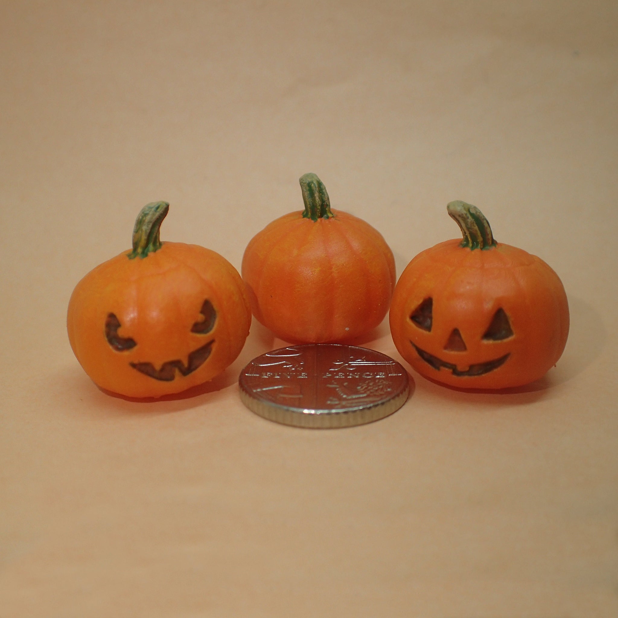 Spooky tiny Halloween pumpkins! 1/24th scale