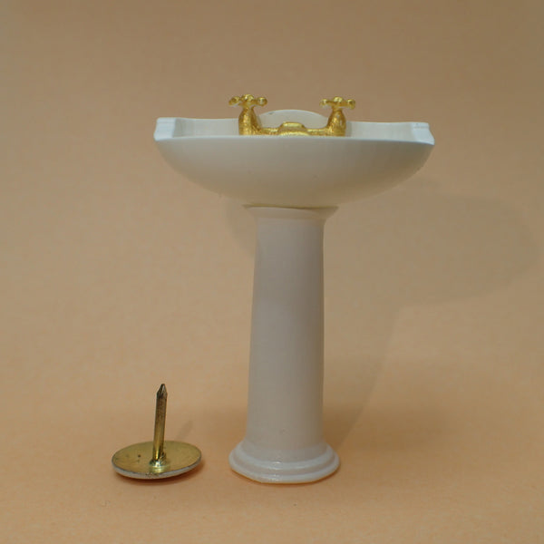 Traditional bathroom sink, 1/24th scale