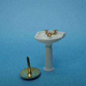 Traditional bathroom sink, 1/48th scale